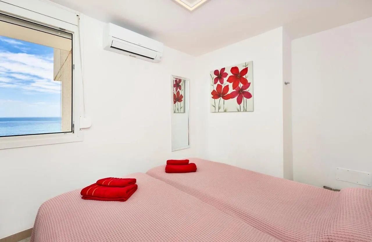Apartamento Torre Bona - Seafront, 10 Meters From The Beach! Son Servera  Espanha
